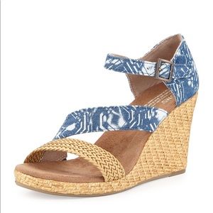Toms Clarissa Printed Wedge Sandal in Baltic Blue